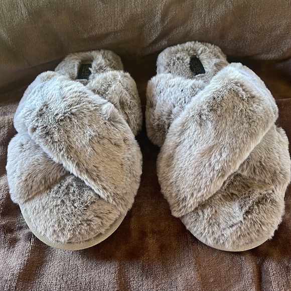 Rachel Ray Roy Cody Faux-Fur Crossband Slippers - Picture 2 of 5
